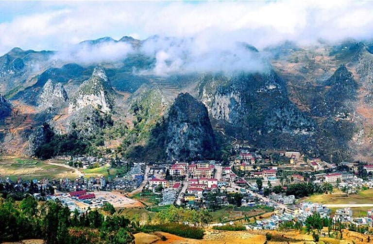 Đồng Văn, Mèo Vạc gần nhau nên bạn hoàn toàn có thể lên lịch trình tham quan 2 huyện này phù hợp nhất